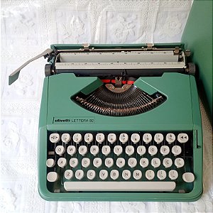 FUNCIONANDO Máquina De Escrever Datilografia Olivetti Lettera 82 verde