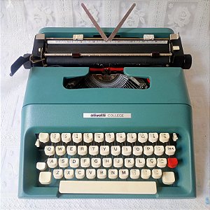 Funcionando - Máquina De Escrever Olivetti College Verde