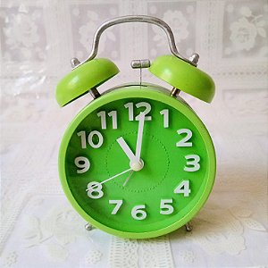 Relógio despertador antigo - cor verde