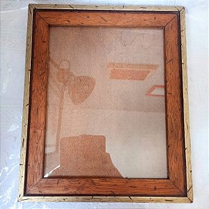 MOLDURA Porta-retrato clássica de madeira e dourado - Mede 29x24cm