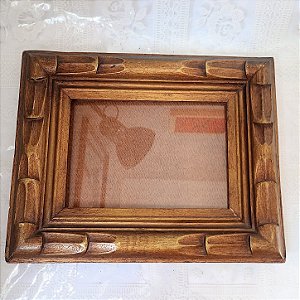 Moldura Porta-Retrato Clássica em madeira talhada 27x21,5cm