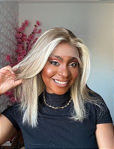 Lace Humana Platinada 40cm com raiz esfumada e mecha destaque