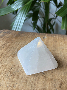 Pirâmide de Selenita | Cristal de Limpeza, Meditação e Paz