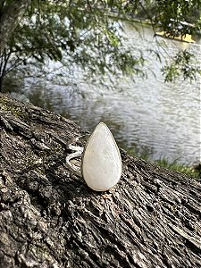 Anel Ajustável Pedra da Lua - Prata 925 | Cristal de Desapego, Fluidez e Flexibilidade