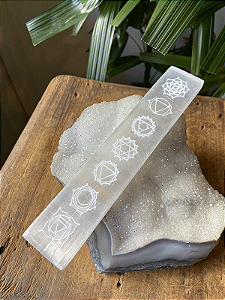 Chapa de Selenita com 7 Chakras | Cristal de Limpeza, Meditação e Paz