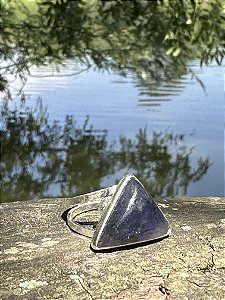 Anel Ajustável Iolita - Prata 925 | Cristal de Autoconhecimento e Mudança