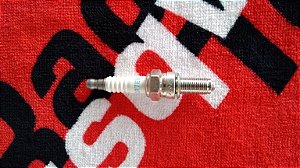 Vela NGK CR7EB Husqvarna TE 570