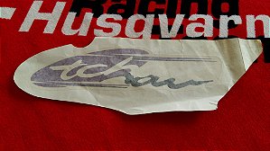 Adesivo ( TCHAU ) carenagem traseira esquerda Agrale Scooter Tchau 50cc
