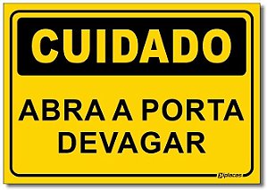 Cuidado - Abra a Porta Devagar