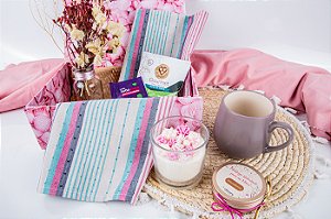 Caixa Especial - Xícara,Dripp Coffe, Chá, Vela Aromática Manteiga Corporal, Vaso com Flores Secas e Trilho de Mesa