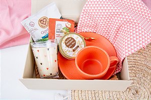Caixa Especial - Xícara, Dripp Coffe, Chá, Vela Aromática, Manteiga Corporal e Trilho de Mesa