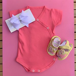 Kit Body Kimono Bebê Rosa com Faixa de Cabelo e Sandália