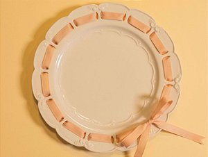 Bandeja de Porcelana Sara Off White com Fita na Cor Salmão - Manu Fisch 1 x  26cm