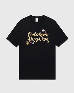 Ovo Camiseta Pompom Script Preta