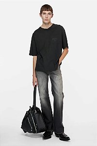 Acne Studios Camiseta Logo Print com Bolso Preta