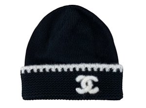 Chanel Touca CC Logo Laciness Preta