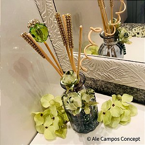 Difusor de Aromas em Vidro Verde Decorado com Flores e Cristais e Varetas Luxuosas