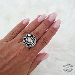 Anel Ajustável Redondo com Aro de Metal e Banho Prata e Strass Cristal