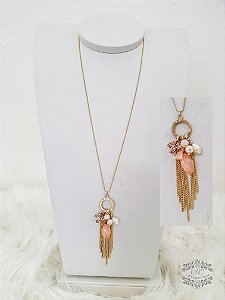 Colar Longo Banho Cor Ouro Vintage e Peça Central em Arco com Correntes, Pérolas e Cristal Rosa
