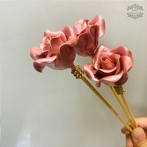 Varetas com Botões de Rosas Coloridos e Detalhes em Strass