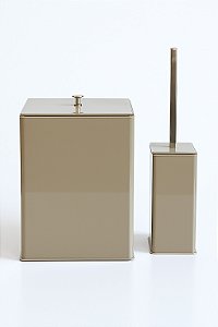 Jogo Lixeira 6 Lts e Escova Sanitária Em Acrílico - Fendi com Prata