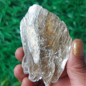 Mica Moscovita G - Nos permite a conviver com pessoas densas energeticamente sem se contaminar-Ajuda muito em crises de identidade