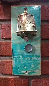 Abridor de garrafas em madeira magnetizado de parede (AGM-03)