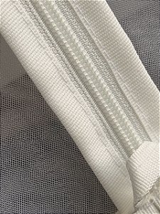 Capa Para Roupas em Organza Leve e Respirável