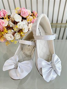 Sapatinho Salto Branco Verniz Aplique de Lacinho e Strass