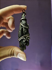Pingente de Cianita Negra