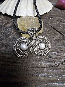 Pingente Infinito com pérolas