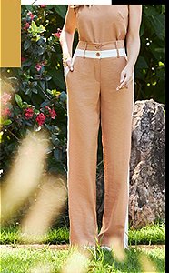 Calça com detalhes