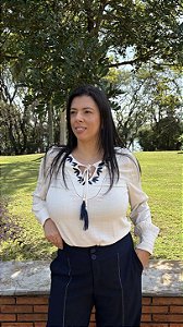 Blusa Manga Longa com Decote Bordado