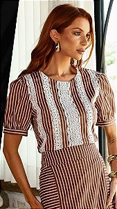 Blusa Manga curta com Detalhe Guipir