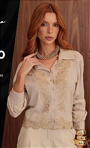Camisa com Bordado na frente