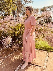 Vestido com Rosa em tule na Barra