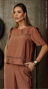Blusa manga Curta Com Detalhe Entremeio
