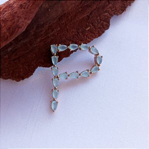 Pingente Letra com Cristal Zircônia Azul Leitosa