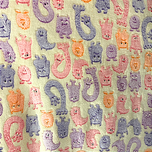 Tecido Fleece Ultra Soft 3D Brilha no Escuro Estampado - Monster Amarelo - 1,60m de Largura - 100% Poliéster - Mantas e Pijamas Infantis