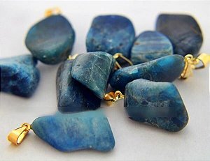 Colar Pedra Natural Apatita Azul  Rolado Pino Dourado