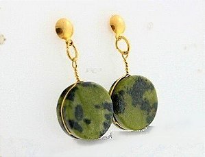 Brinco Disco Pedra Jadeita Tarracha Dourado