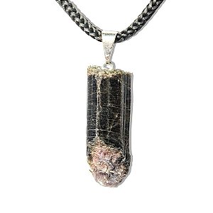 Colar Canudo Turmalina Verde Bruto Natural Pino Prateado
