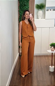Conjunto colete e calça risca de giz