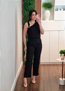 Calça reta com pregas
