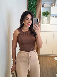 Regata detalhe torcido marrom