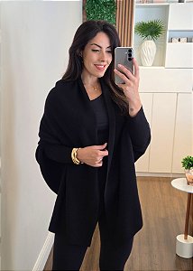 Capa Tricô Preta com Manga Canelada