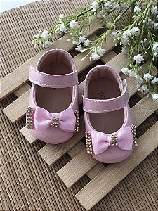 Sapatinho Laço Strass com Pérolas Rosa