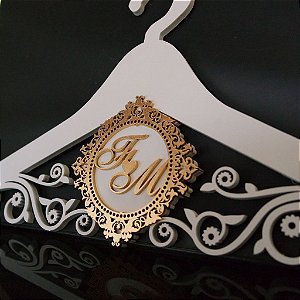 Cabide com Monograma Pintado Personalizado com os Nomes dos Noivos Casamento ou Debutante