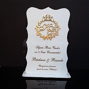 Placa de Boas Vindas com Brasão e Personalizadas com as Iniciais que o Cliente Desejar