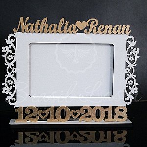 Porta Retrato Branco com Dourado foto 10cmx15cm Personalizado no nome do Casal e Data